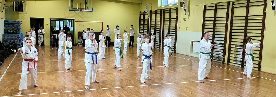 55 adeptów na egzaminie uczniowskim z taekwondo!